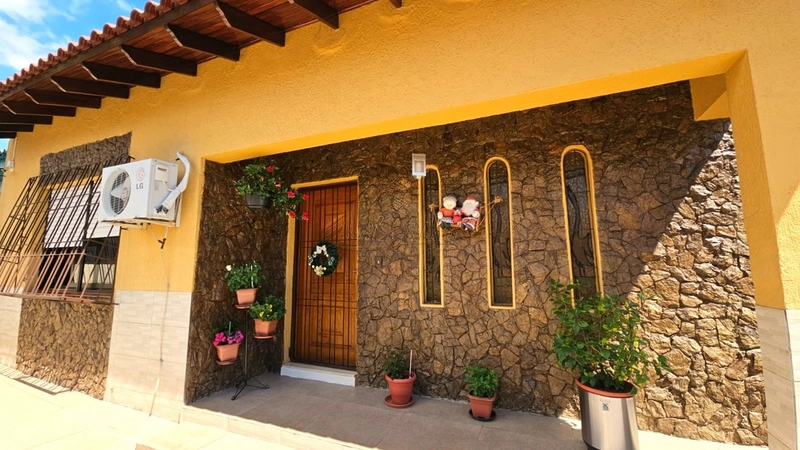 Casa térrea, 150m², 03 dormitórios, 04 vagas, Cavalhada, Porto Alegre