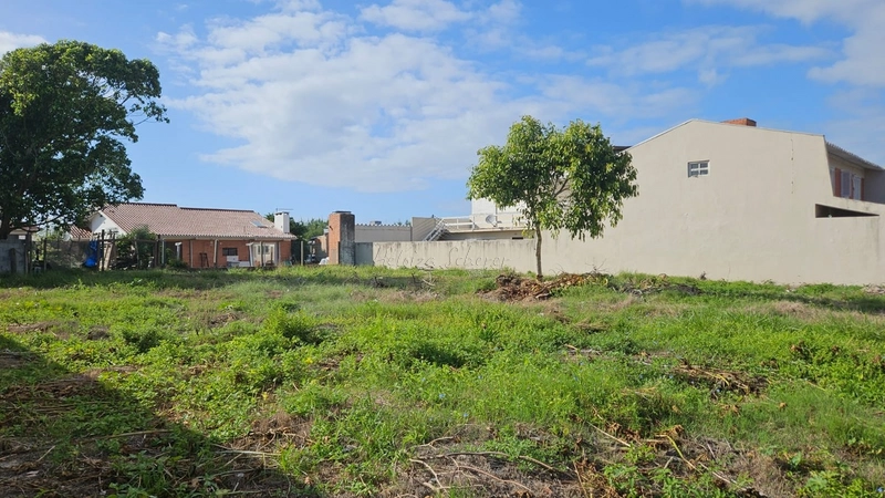 Terrenos à venda próximo ao Hotel Araçá, Capão da Canoa.: 1ª foto da galeria de imagens do imóvel