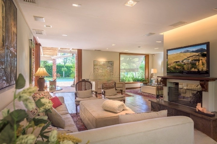 Casa com 5 quartos, cancha de tênis, piscina,450m2, 2.423m² de terreno: 5ª foto da galeria de imagens do imóvel