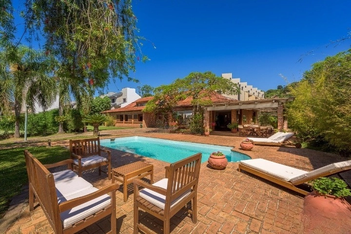 Casa com 5 quartos, cancha de tênis, piscina,450m2, 2.423m² de terreno: 4ª foto da galeria de imagens do imóvel