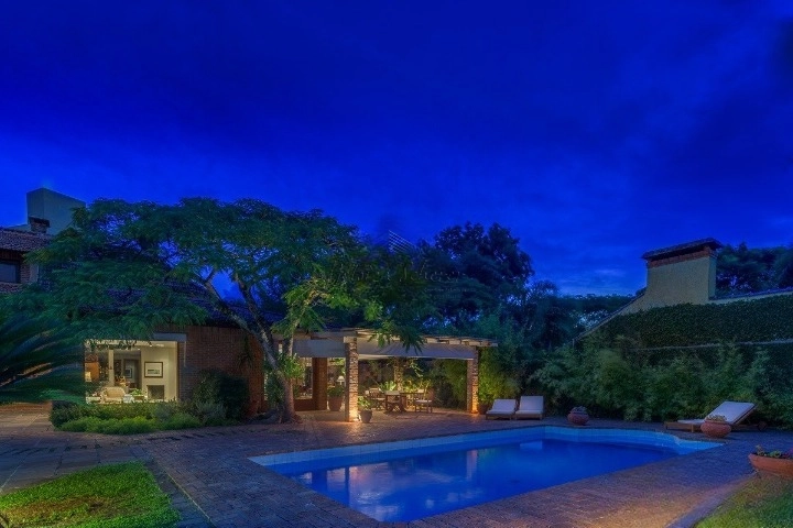 Casa com 5 quartos, cancha de tênis, piscina,450m2, 2.423m² de terreno: 1ª foto da galeria de imagens do imóvel