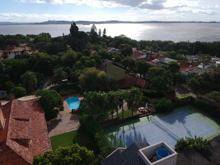 Casa com 5 quartos, cancha de tênis, piscina,450m2, 2.423m² de terreno: 3ª foto da galeria de imagens do imóvel