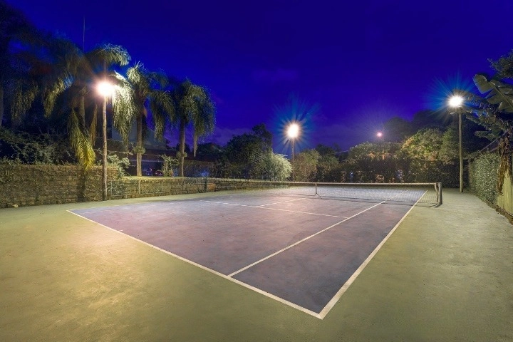 Casa com 5 quartos, cancha de tênis, piscina,450m2, 2.423m² de terreno: 2ª foto da galeria de imagens do imóvel