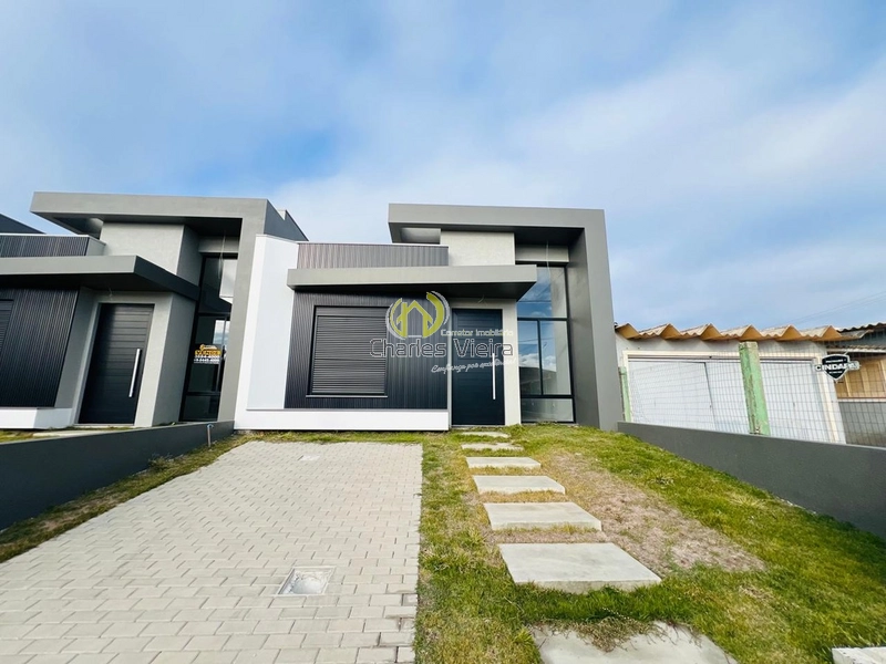 Linda casa 03 dormitórios pertinho da beira mar.: 1ª foto da galeria de imagens do imóvel
