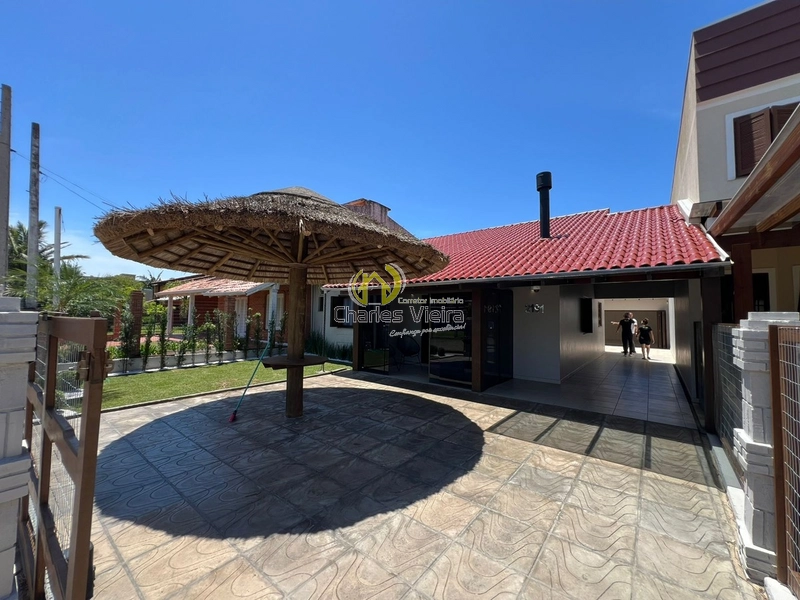 Casa na praia!! Mobiliada e com Piscina