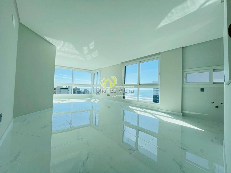 Alto Padrão em todos os detalhes, 3 dormitórios, 150m da beira mar.: 2ª foto da galeria de imagens do imóvel