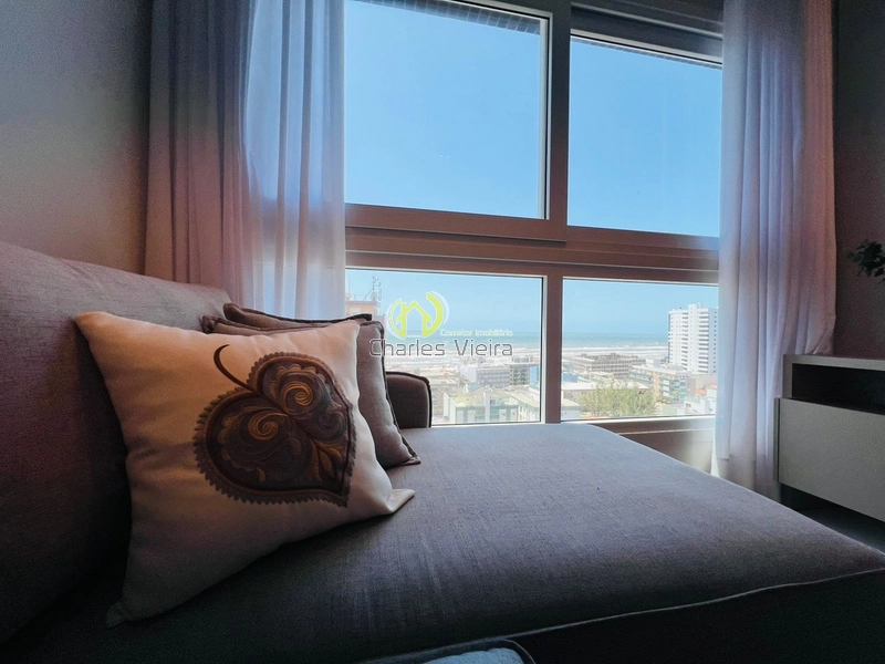 Amplo apartamento com vista liberada para o mar