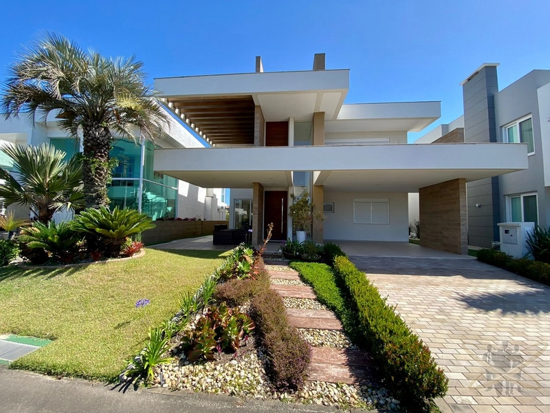 SOBRADO COM VISTA PARA 02 LAGOS - CONDOMÍNIO MALIBU