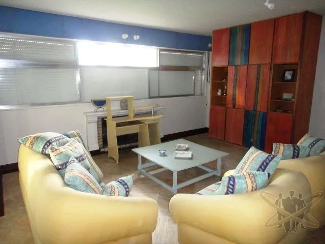 Casa bem localizada construída sob 03 lotes.: 5ª foto da galeria de imagens do imóvel