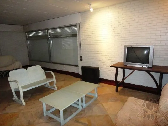 Casa bem localizada construída sob 03 lotes.: 6ª foto da galeria de imagens do imóvel