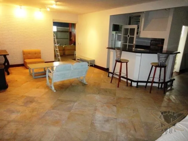 Casa bem localizada construída sob 03 lotes.: 8ª foto da galeria de imagens do imóvel