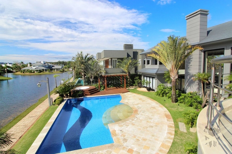 SOBRADO 05 SUITES - BEIRA DE LAGO.