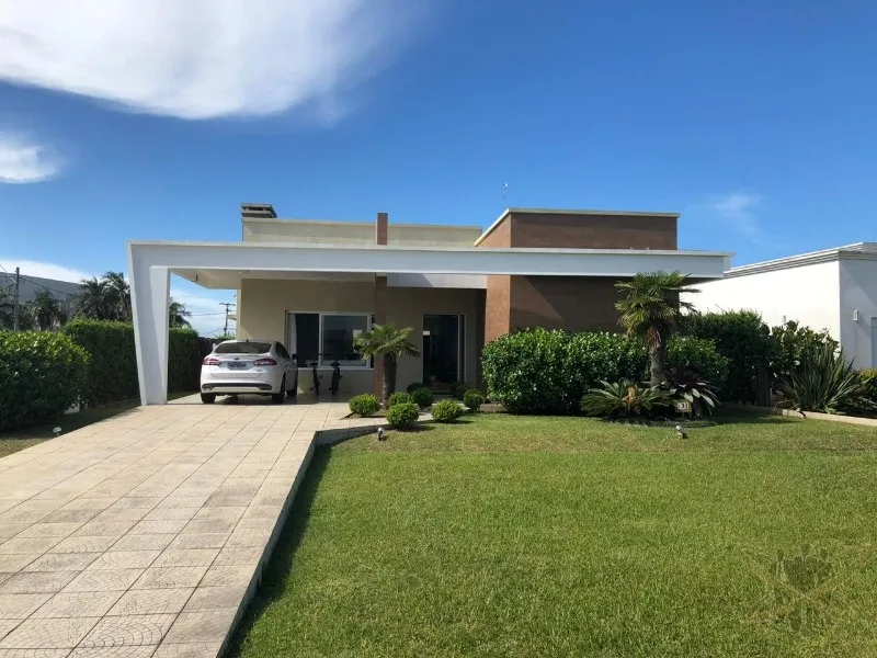 CASA MOBILIADA, 04 SUITES E PISCINA-COND VENTURA!