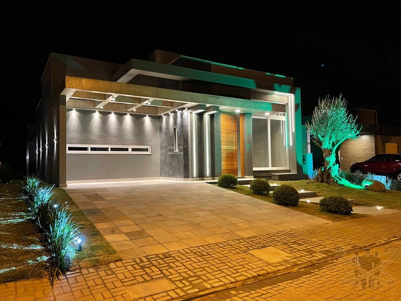 CASA EM LOTE BEM LOCALIZADO - 438M2