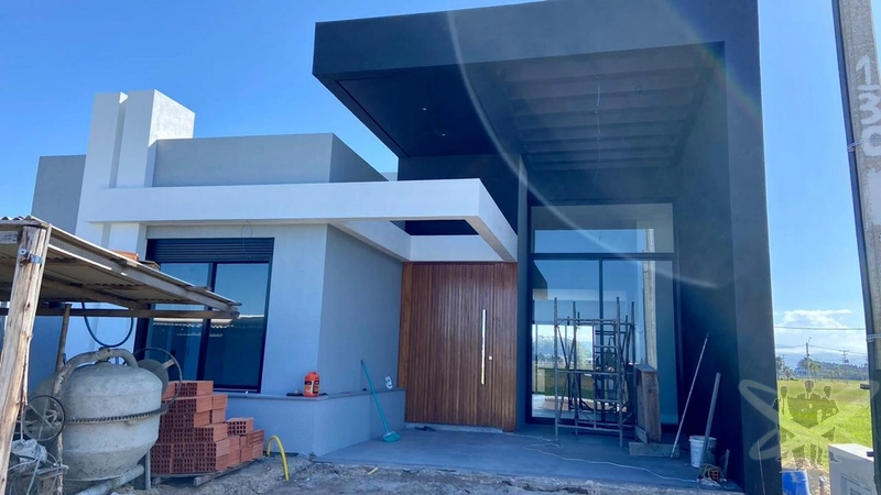 Casa térrea com 04 suites em Xangri-Lá, mobiliada e decorada.