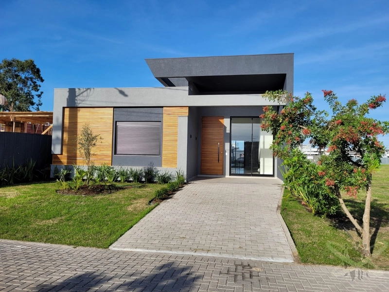 Casa térrea com ótimo padrão construtivo