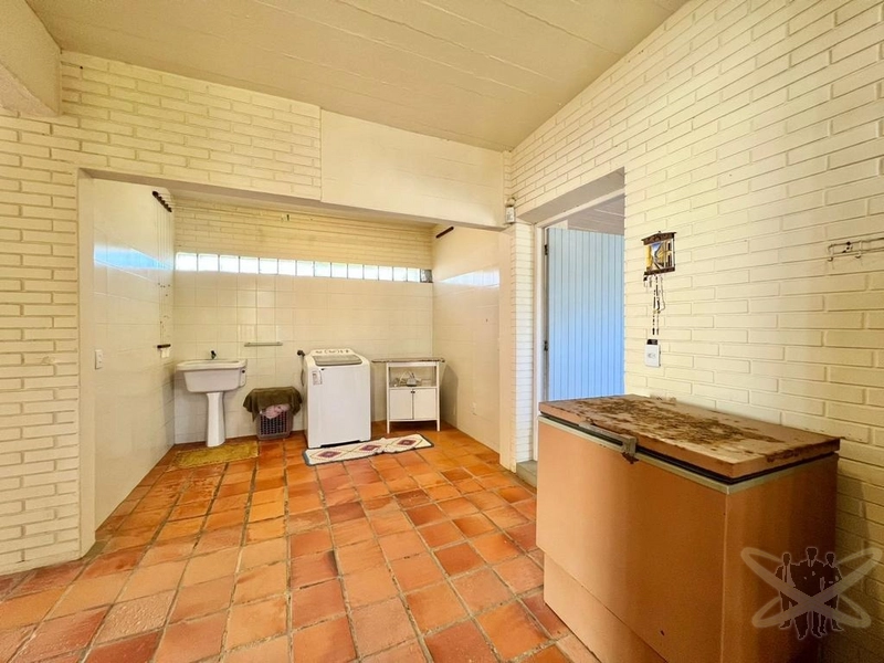 Casa em Atlântida construída sob 02 terrenos: 34ª foto da galeria de imagens do imóvel