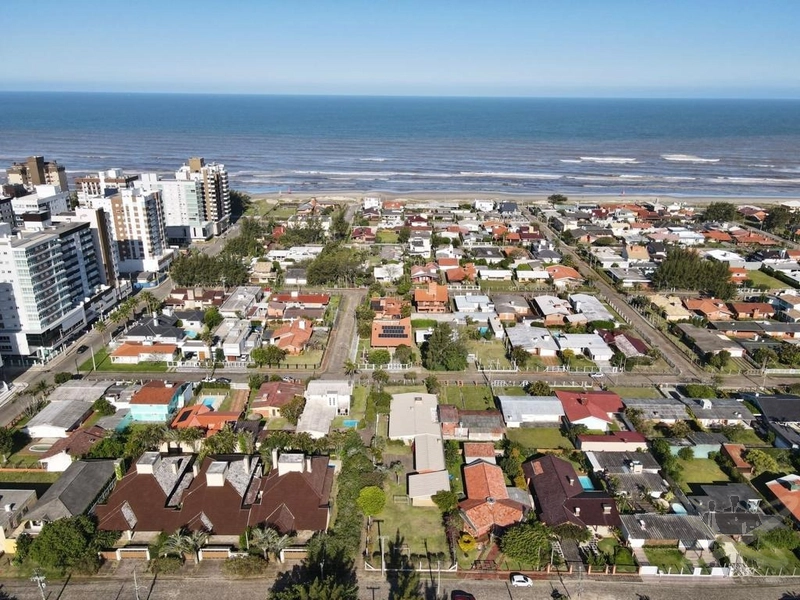 Casa em Atlântida construída sob 02 terrenos: 41ª foto da galeria de imagens do imóvel