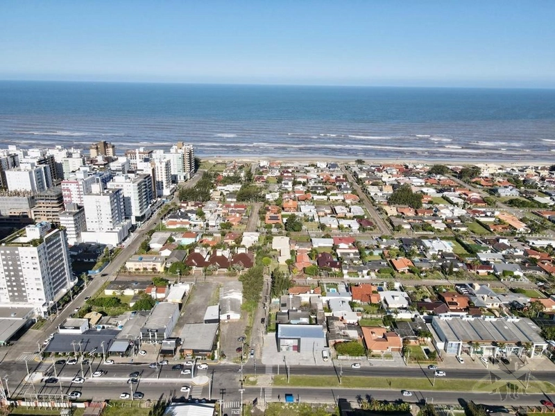 Casa em Atlântida construída sob 02 terrenos: 39ª foto da galeria de imagens do imóvel