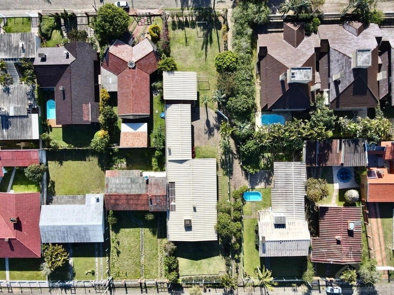 Casa em Atlântida construída sob 02 terrenos: 38ª foto da galeria de imagens do imóvel