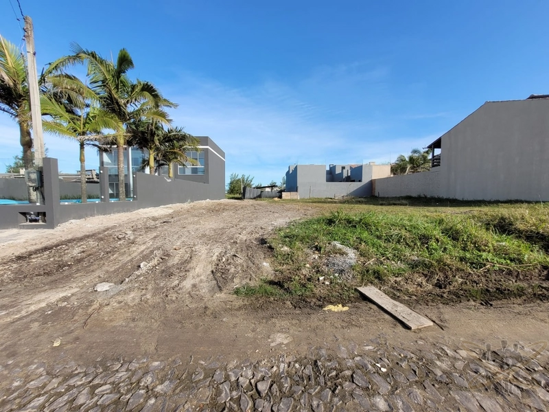 Terreno com 550m2 a apenas 30metros do mar.: 2ª foto da galeria de imagens do imóvel