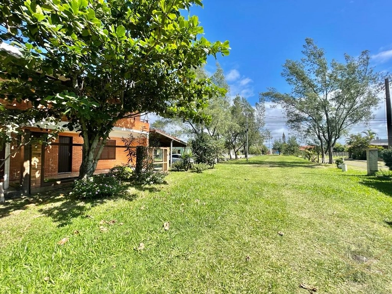 Duplex no centro de Xangri-Lá e junto ao mar.: 3ª foto da galeria de imagens do imóvel