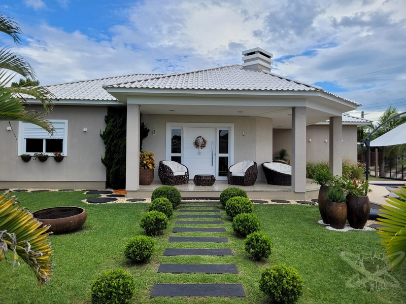 Casa em Atlântida próxima do mar.: 2ª foto da galeria de imagens do imóvel