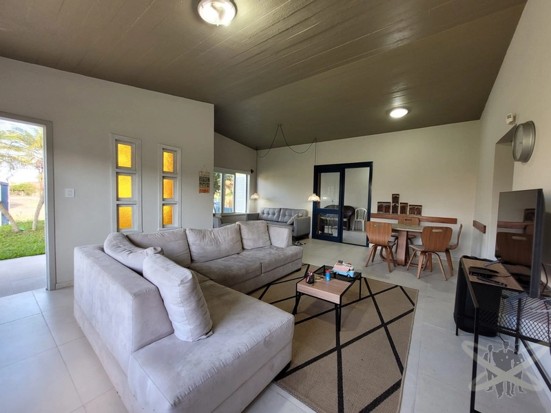 Casa com 03 dormitórios no centro de Xangri-lá.: 8ª foto da galeria de imagens do imóvel