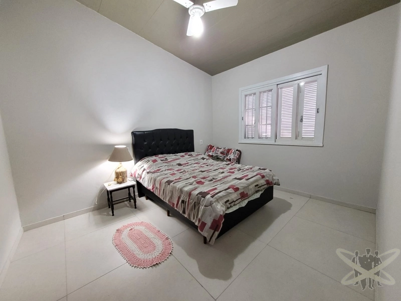 Casa com 03 dormitórios no centro de Xangri-lá.: 18ª foto da galeria de imagens do imóvel