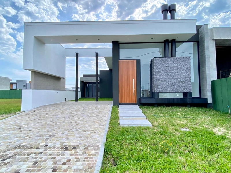 Casa com 03 suites no condomínio Terrasul em Capão da Canoa