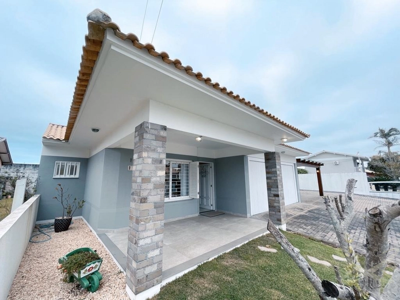 Casa com 02 terrenos no centro de Xangri-lá.: 2ª foto da galeria de imagens do imóvel