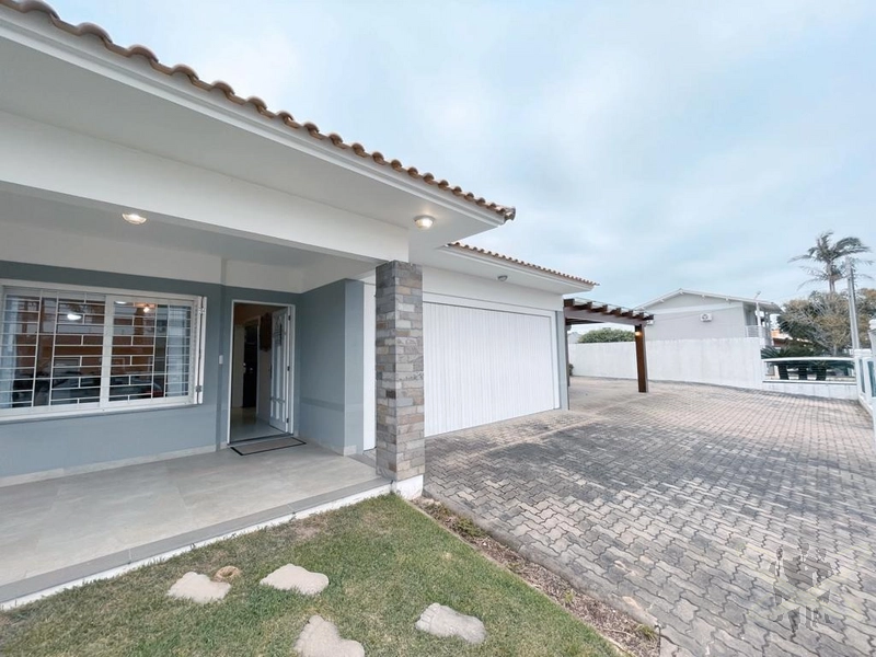 Casa com 02 terrenos no centro de Xangri-lá.: 3ª foto da galeria de imagens do imóvel