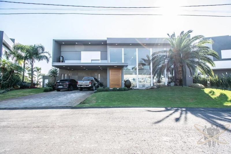 Mansão de 900m2 privativos a venda - Condomínio Enseada