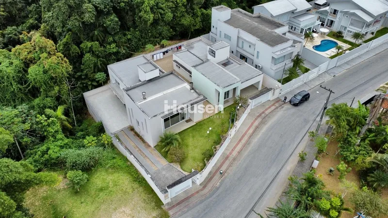 Linda Casa a venda no Bruschal: 29ª foto da galeria de imagens do imóvel