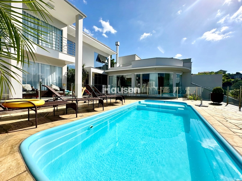 Casa Mobiliada com Piscina no bairro Bruschal!: 2ª foto da galeria de imagens do imóvel