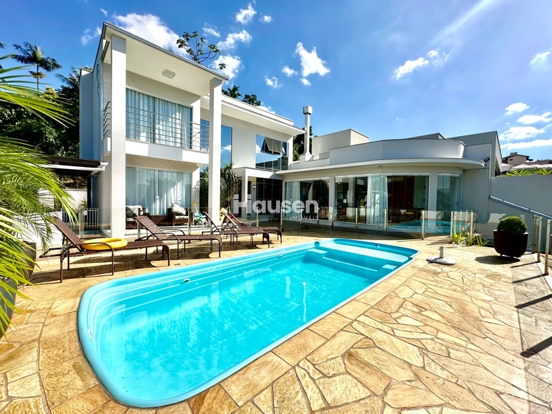 Casa Mobiliada com Piscina no bairro Bruschal!: 1ª foto da galeria de imagens do imóvel