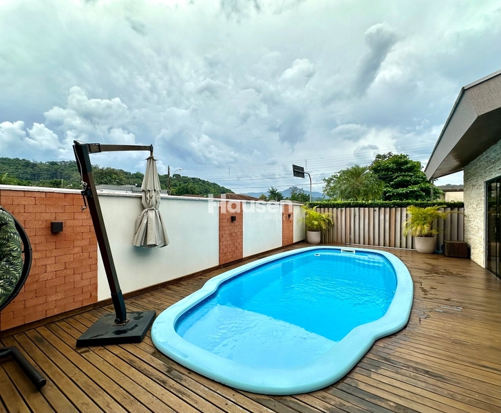 Casa com Piscina no Centro de Guabiruba!: 6ª foto da galeria de imagens do imóvel