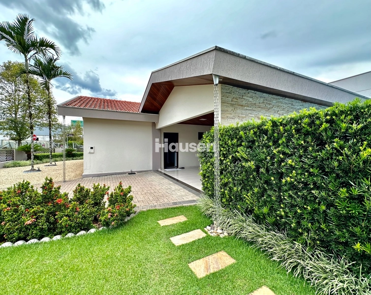 Casa com Piscina no Centro de Guabiruba!: 3ª foto da galeria de imagens do imóvel