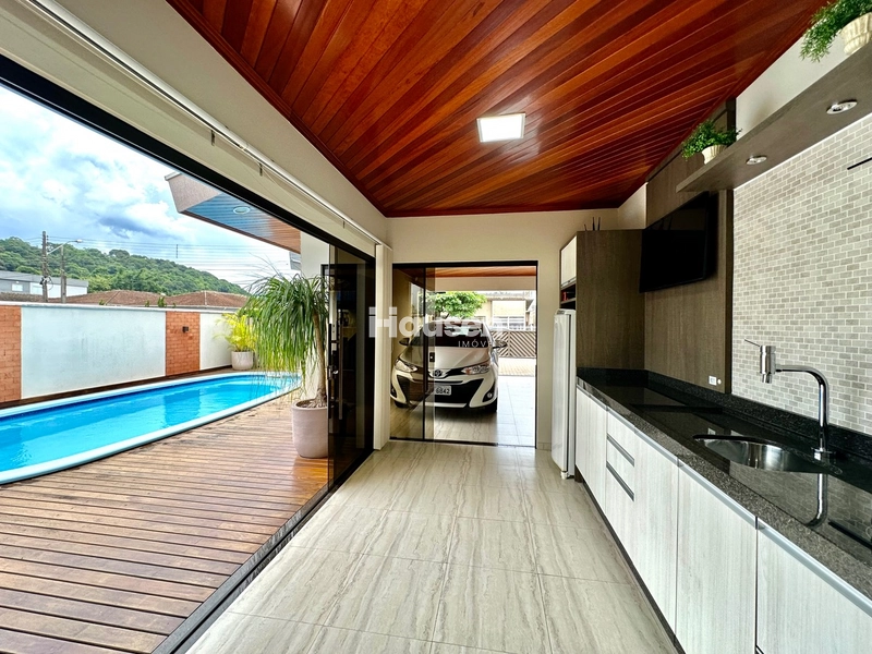 Casa com Piscina no Centro de Guabiruba!: 9ª foto da galeria de imagens do imóvel