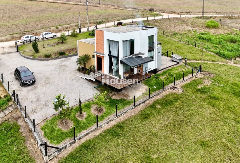 Casa de campo moderna com 2 suítes – Campeche, Itajaí: 2ª foto da galeria de imagens do imóvel
