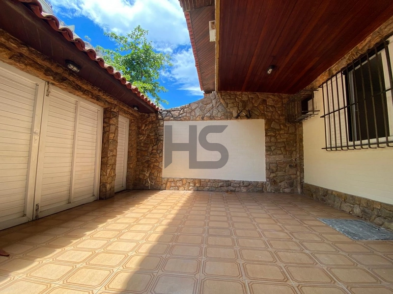 Casa com 4 Quartos à venda: 3ª foto da galeria de imagens do imóvel
