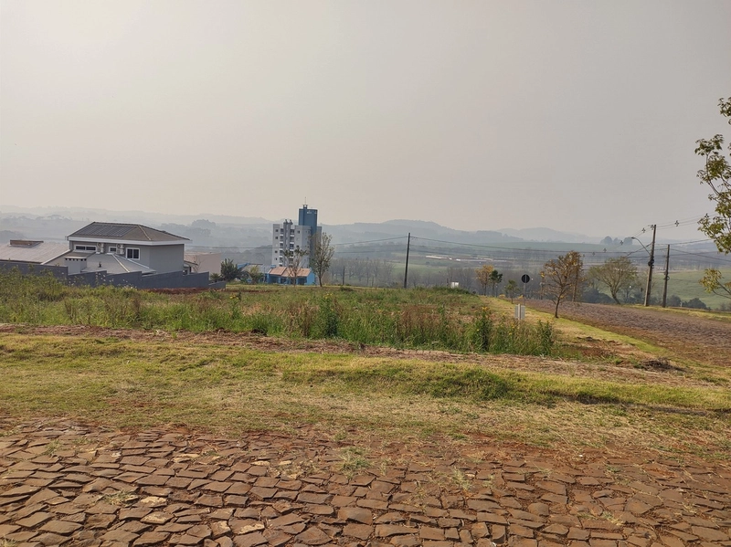 Terreno de esquina no lotemento Colina Verde: 1ª foto da galeria de imagens do imóvel