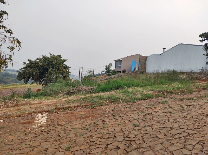Terreno de esquina no loteamento Colina Verde: 3ª foto da galeria de imagens do imóvel