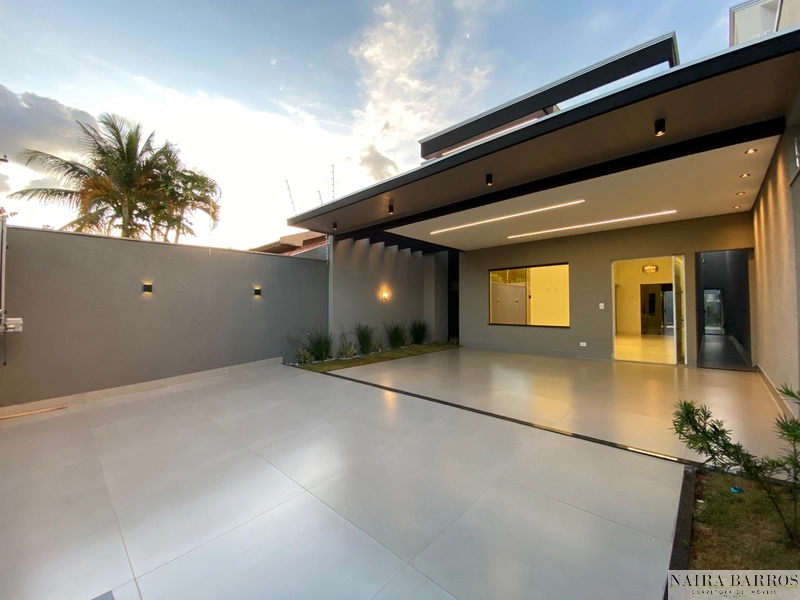 Casa com 3 suítes e piscina no Rita Vieira: 1ª foto da galeria de imagens do imóvel