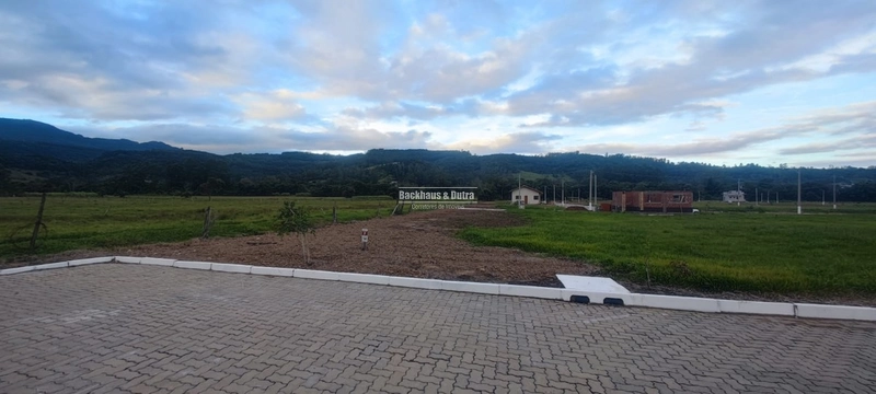 Loteamento Areia- Lote F14 de 300 m²: 1ª foto da galeria de imagens do imóvel