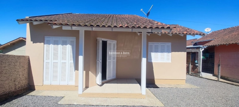 Taquara - Casa de Alvenaria para Locação – Bairro Medianeira: 1ª foto da galeria de imagens do imóvel