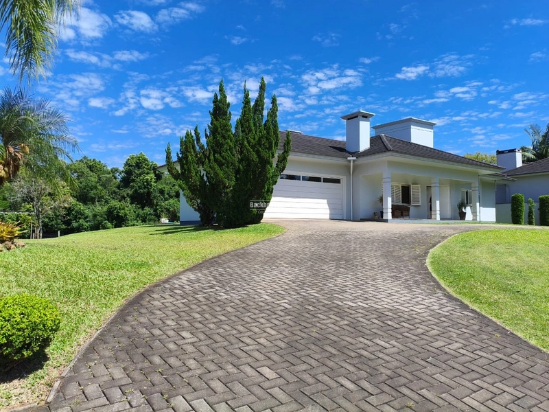 Rolante - Bela casa de alto padrão com 4.730m² - Centro.