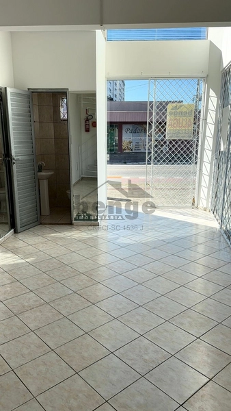Sala em Centro comercial do bairro Cidade Nova em Itajaí: 2ª foto da galeria de imagens do imóvel