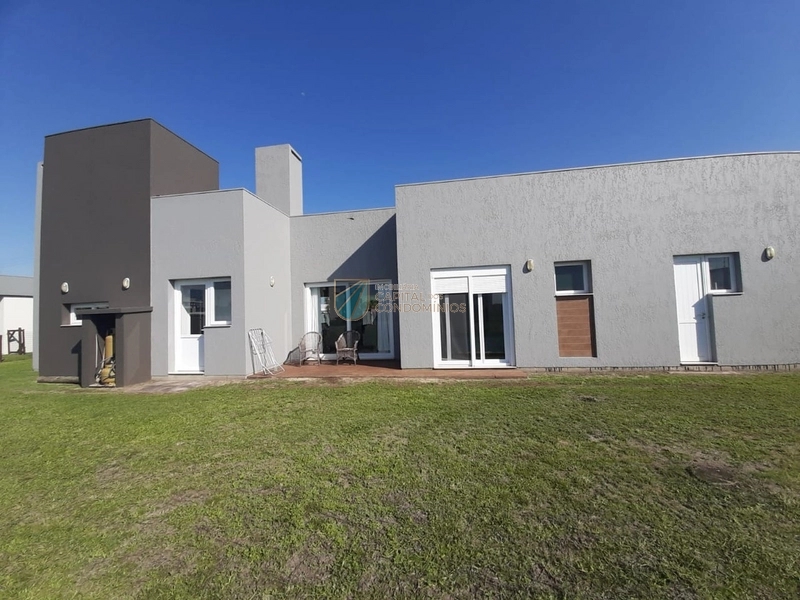 Casa 3 dormitórios, 3 suítes, 2 vagas, 200m² no bairro Lagoa Do Passo em Atlântida Sul para Comprar