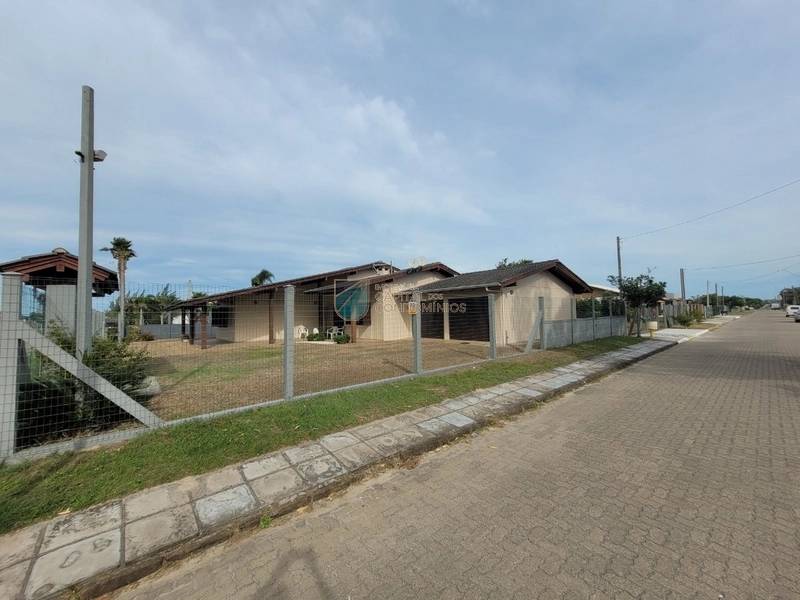 Casa 3 dormitórios, 1 suíte, 239m² no bairro Noiva Do Mar em Xangri-lá para Comprar